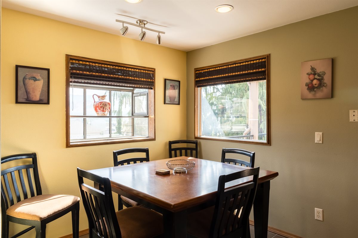 Cozy breakfast nook with mountain views