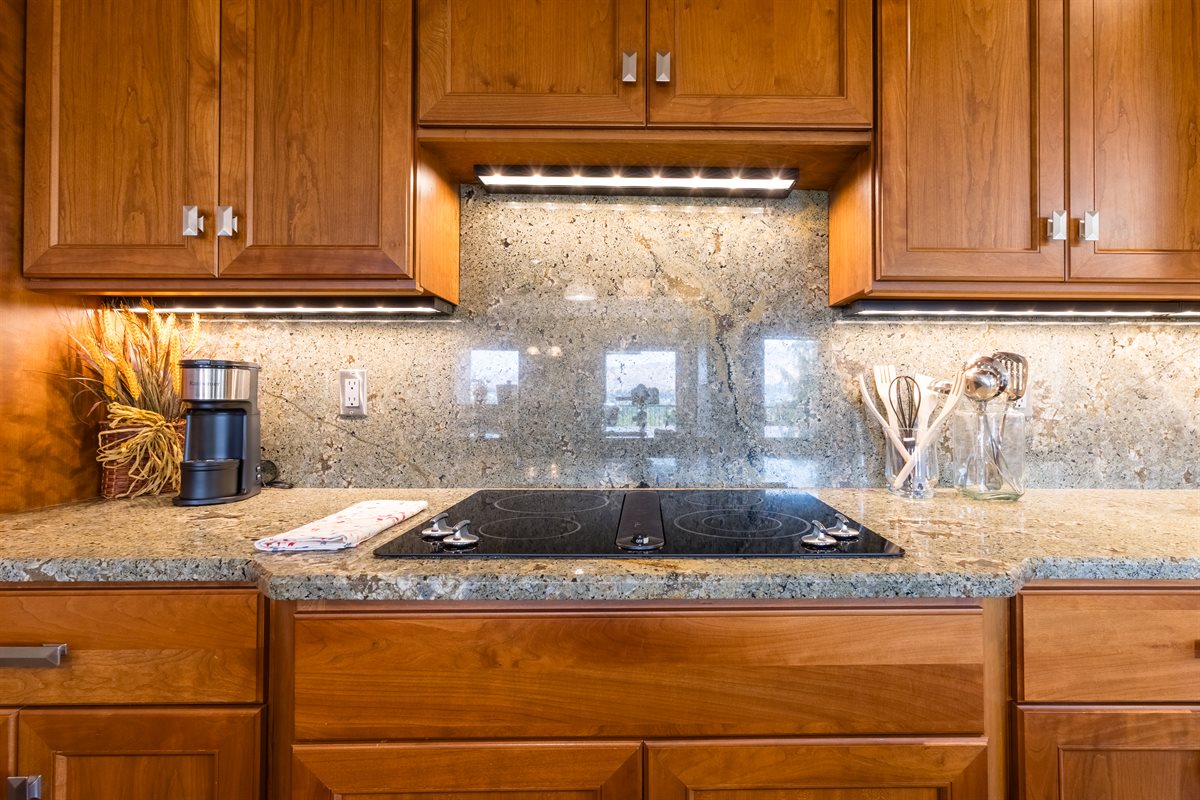 Fully equipped gourmet kitchen